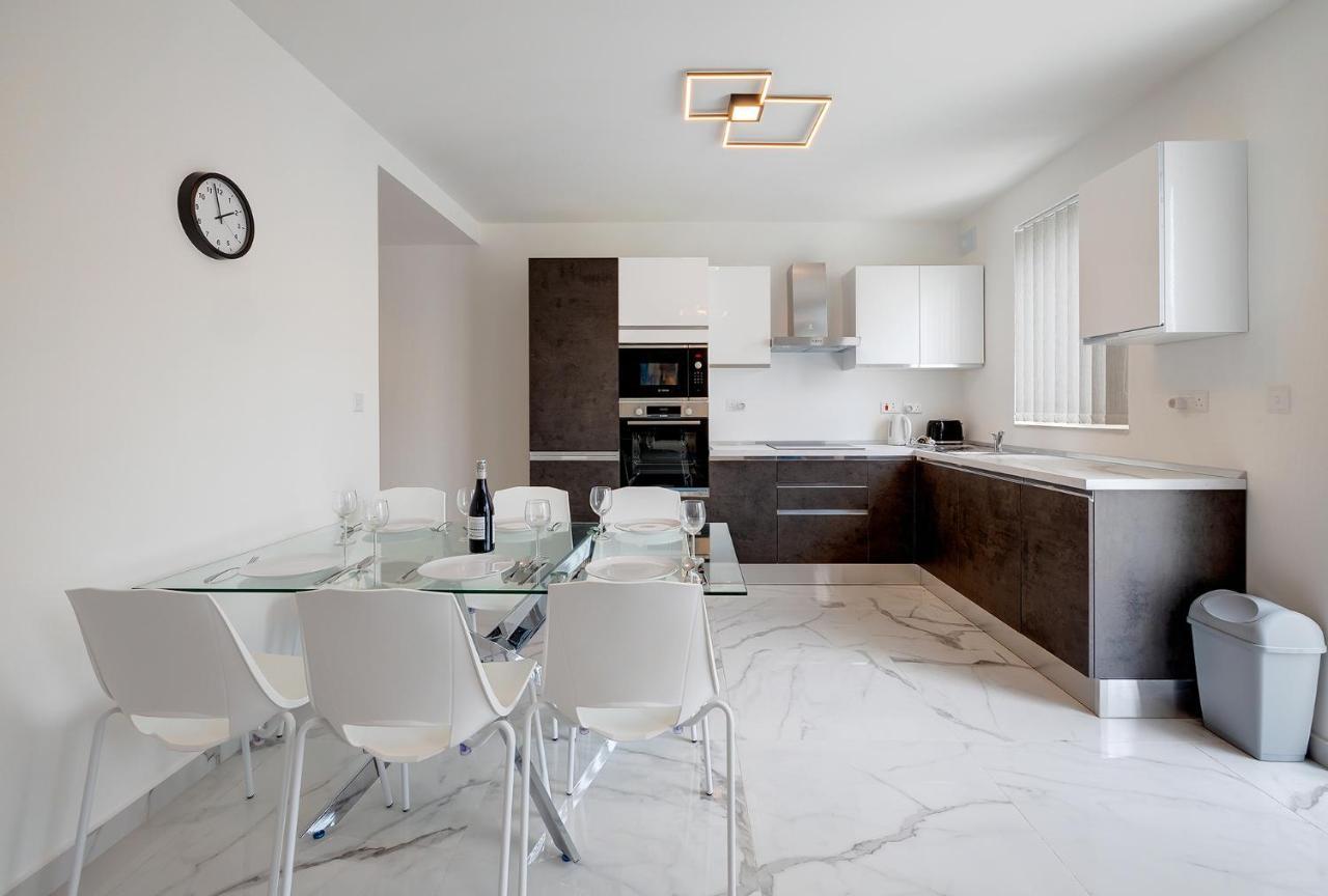 Stylish 2Br Apartment In Central St Julians San Ġiljan Buitenkant foto