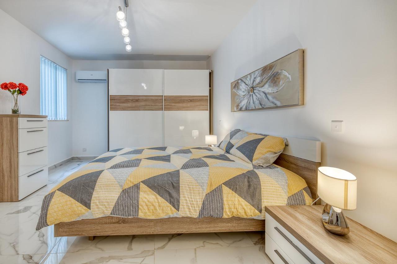 Stylish 2Br Apartment In Central St Julians San Ġiljan Buitenkant foto