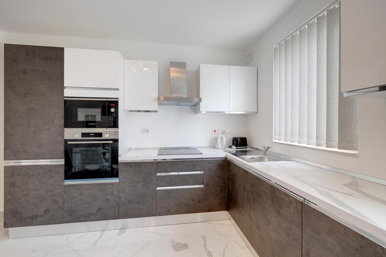 Stylish 2Br Apartment In Central St Julians San Ġiljan Buitenkant foto