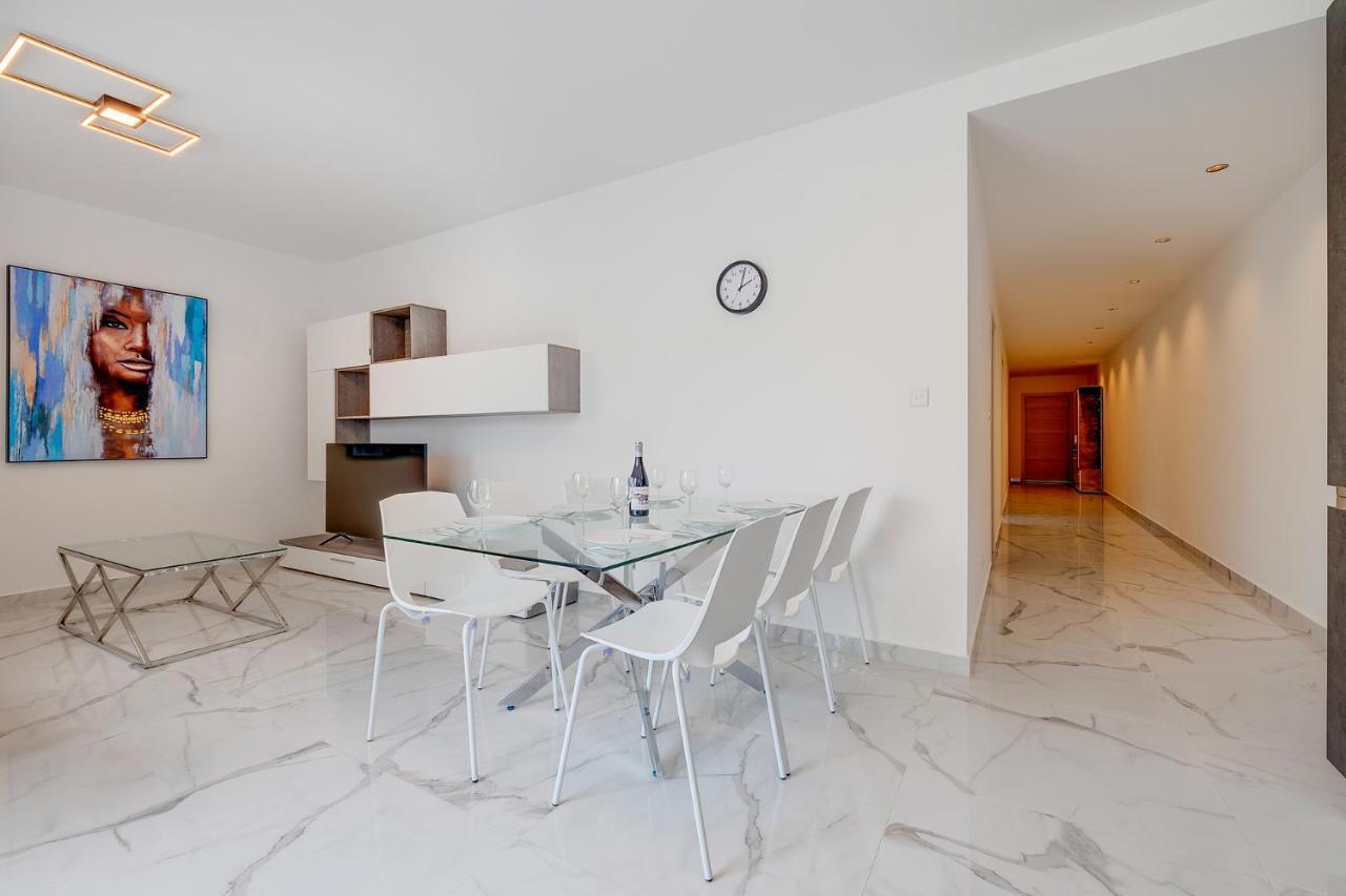 Stylish 2Br Apartment In Central St Julians San Ġiljan Buitenkant foto